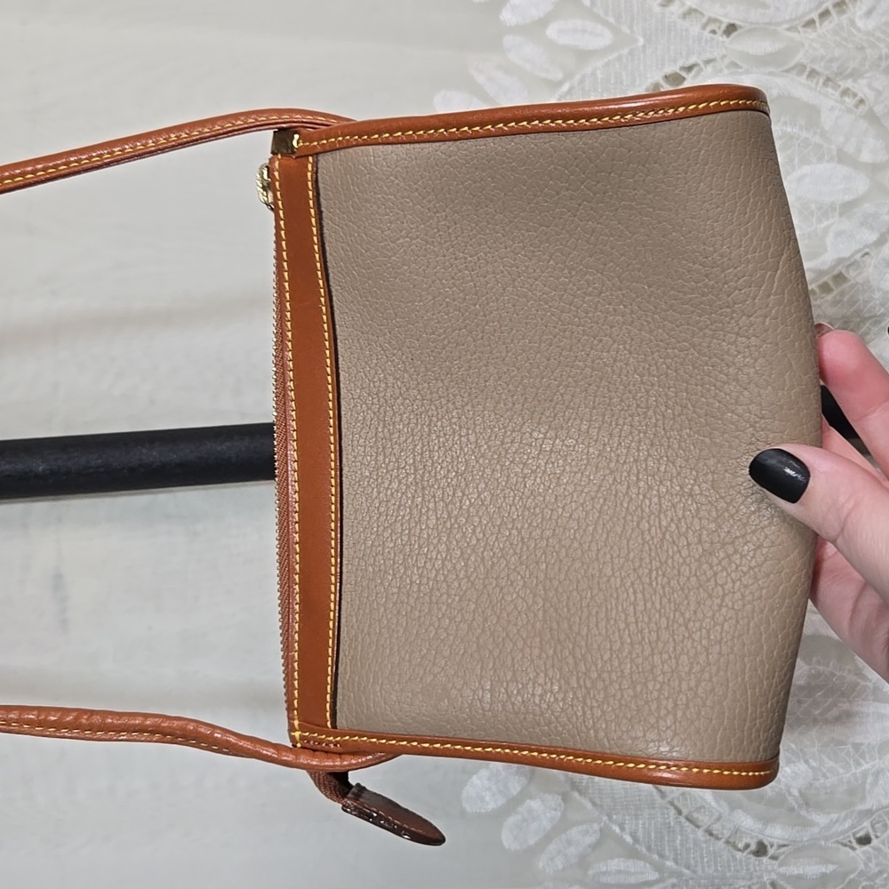 Vintage Dooney & Bourke Cross Body Mini Zip Top Purse Bag - Picture 3 of 10